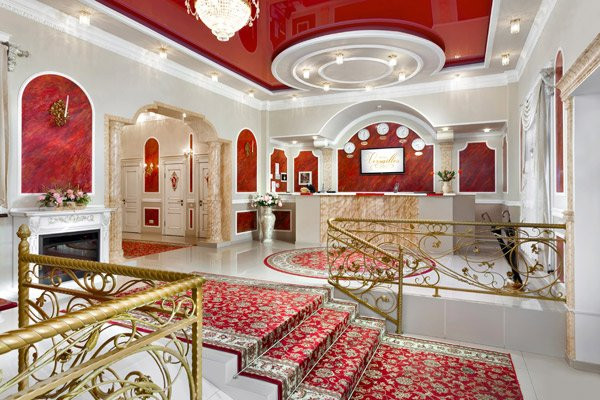 Versailles Hotel主图