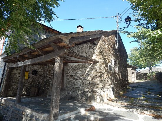 Pueblos Negros-Campillo de Ranas必去景点