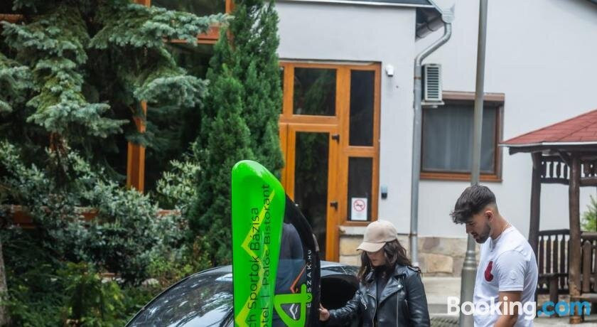 4 Évszak Völgyhotel主图