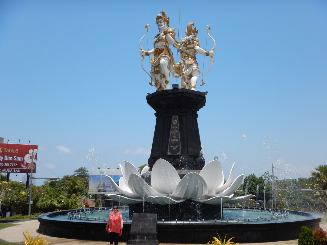Nakula Sahadewa Statue景点图片
