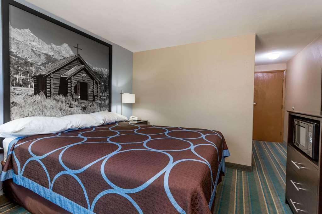 Super 8 by Wyndham Douglas主图