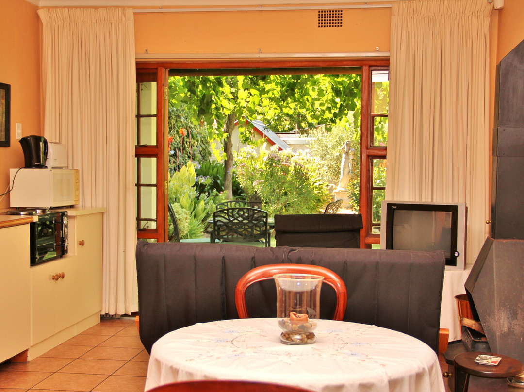 Chantilly Guest House主图