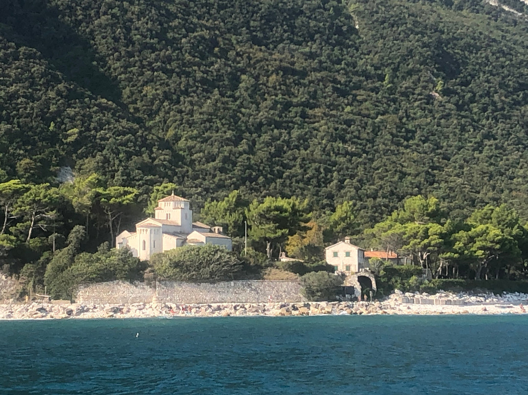 Chiesa Santa Maria-Portonovo必去景点