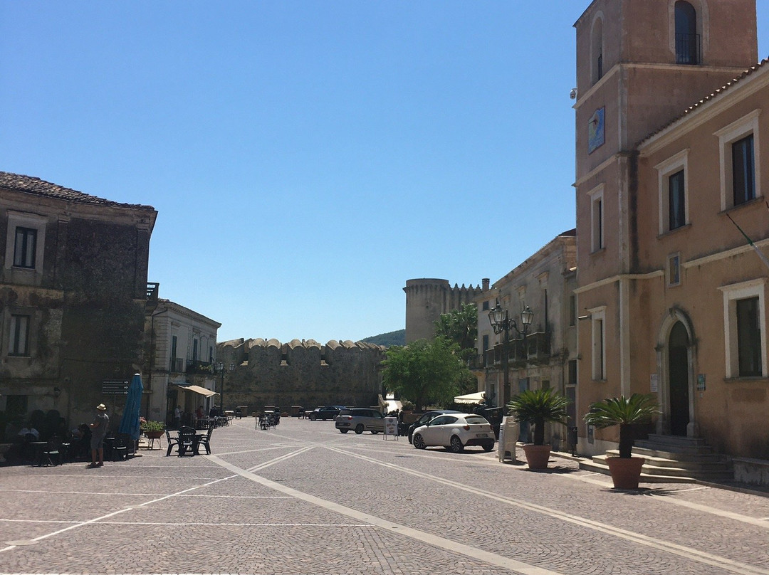 Piazza Campo-Santa Severina必去景点