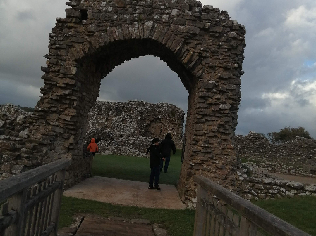 Ogmore Castle景点图片