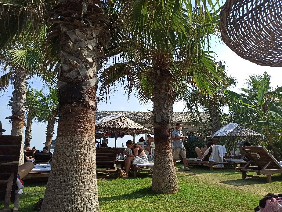 Flyinn Beach景点图片