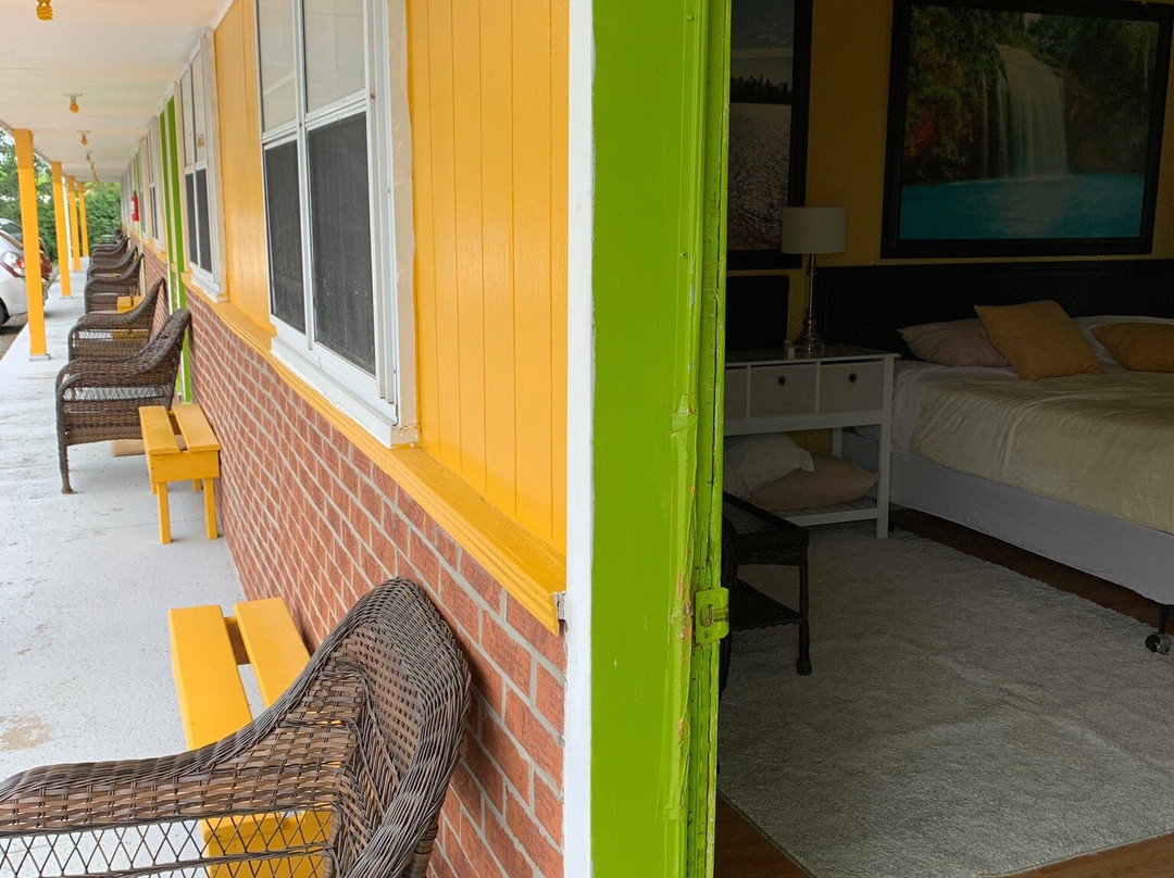 Balsam Lake Boutique Motel主图