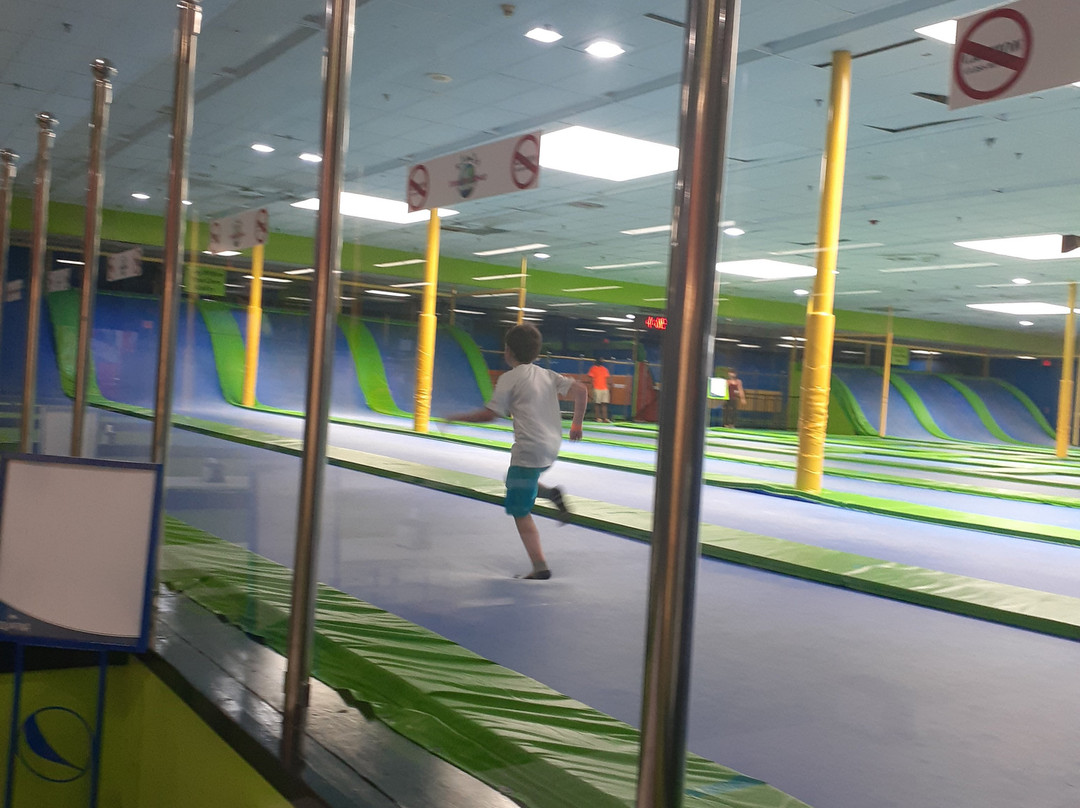 Jumping World - League City-利格城必去景点