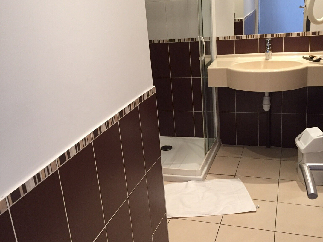 艾萨帝都酒店主图