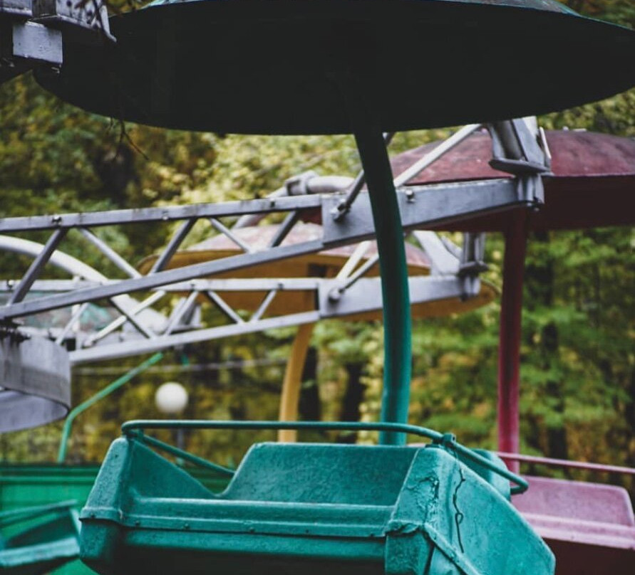 The Amusement Park in the Yesenin's Park-圣彼得堡必去景点