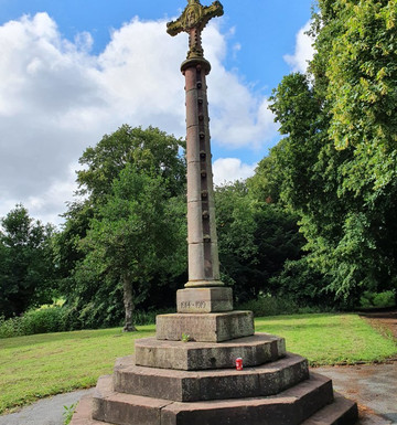 World War Two Memorial Cross .-Kirkby必去景点