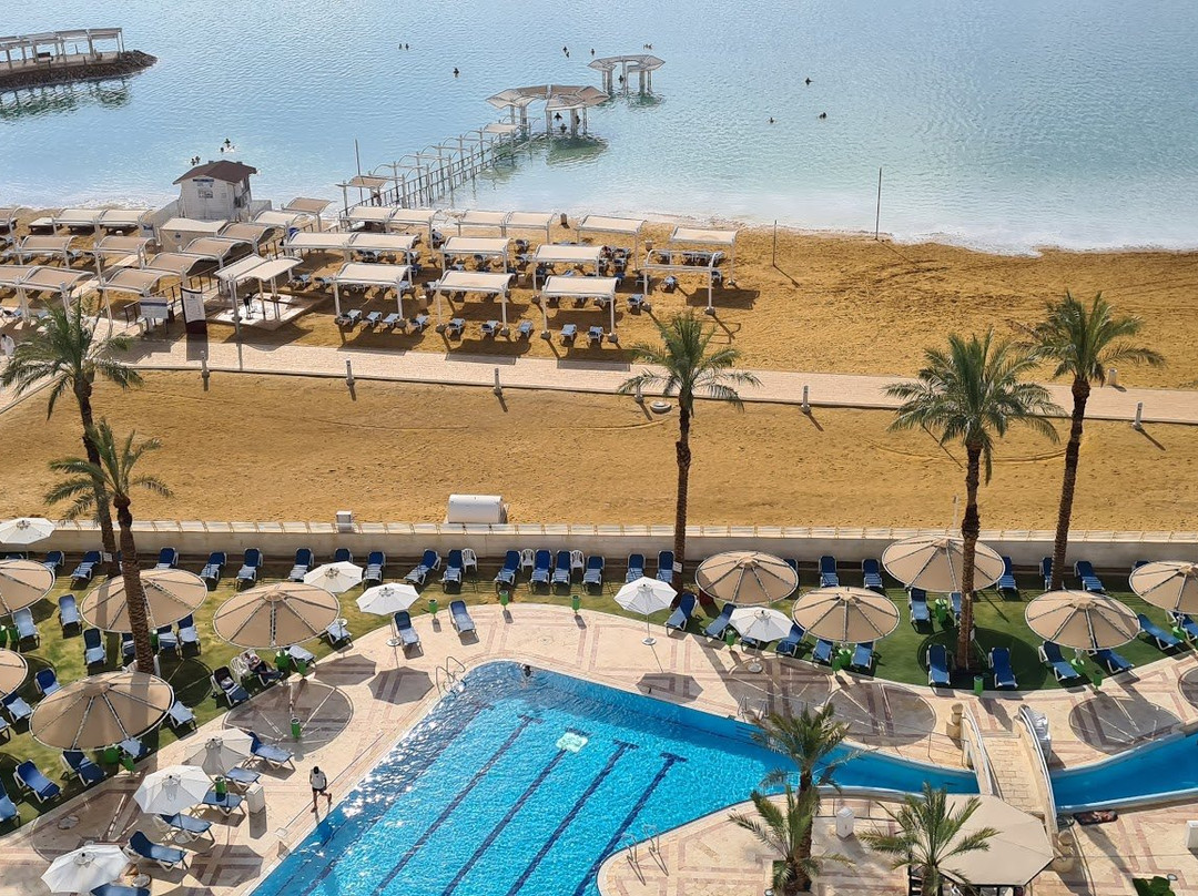 死海皇冠假日酒店主图