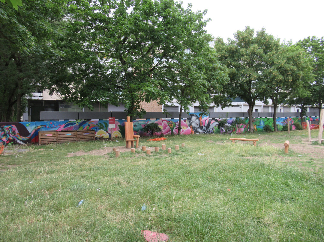 Fresque "Spring in Autumn"-Romainville必去景点