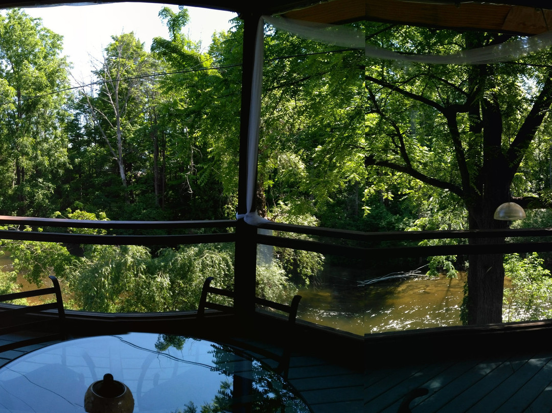 Stone Waters Inn主图