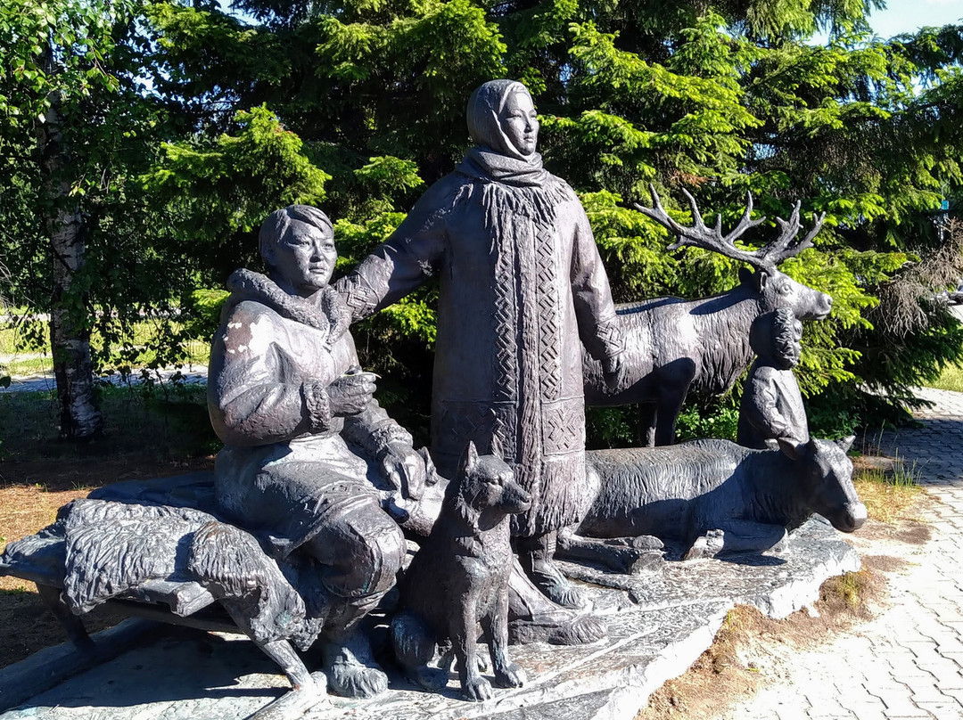 Monument Familly of Khant Having Rest景点图片