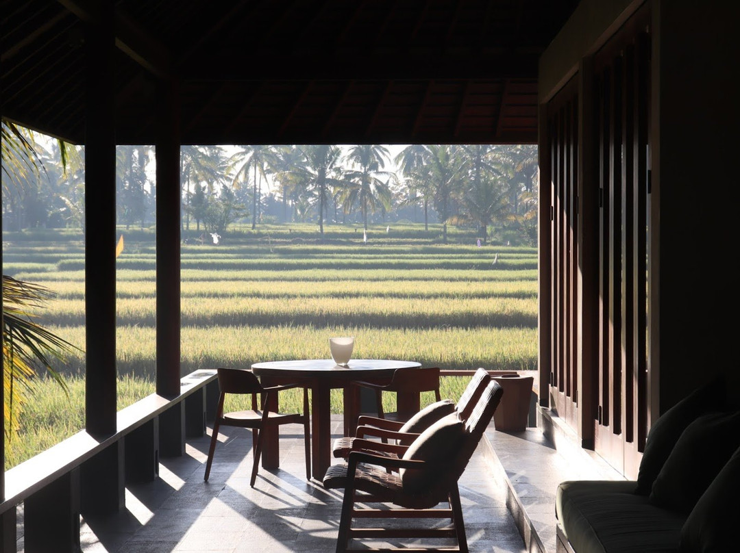 Uma Giri by GenuineHost主图