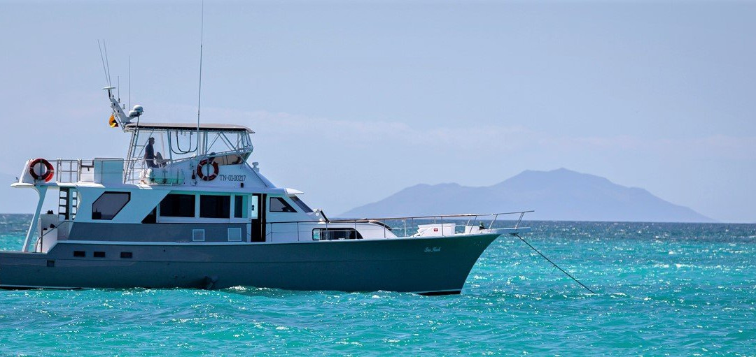 Yacht Sea Finch-阿约拉港必去景点