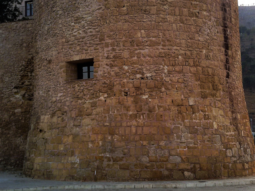 Castello Arabo Normanno-戈尔福海堡必去景点