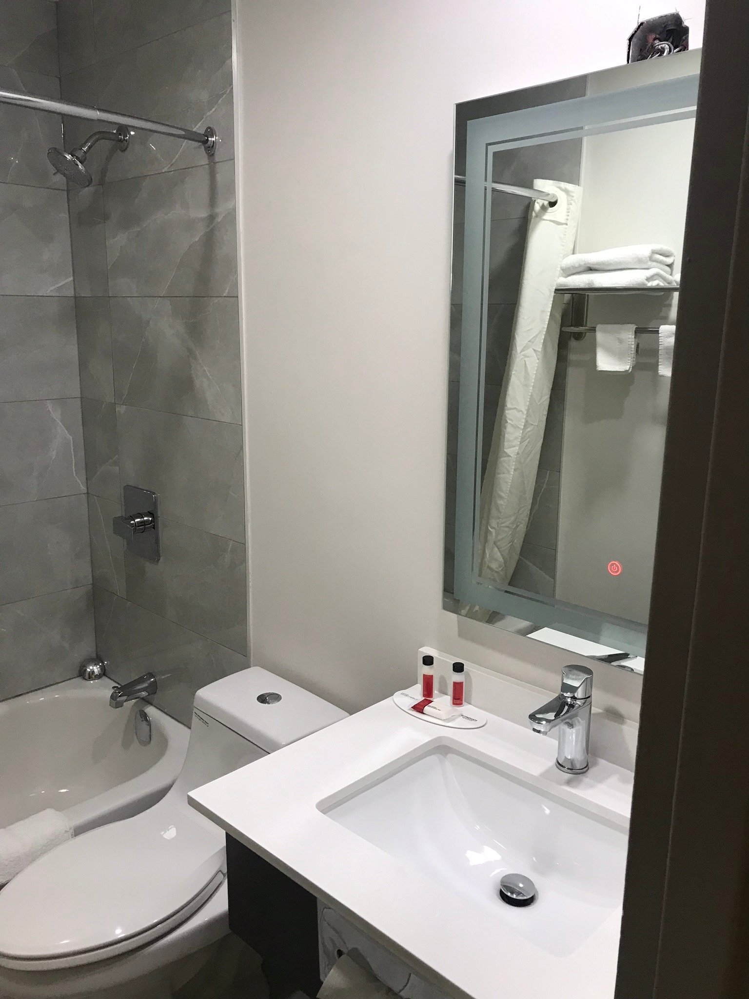 Super 8 by Wyndham Sarnia on-浴室
