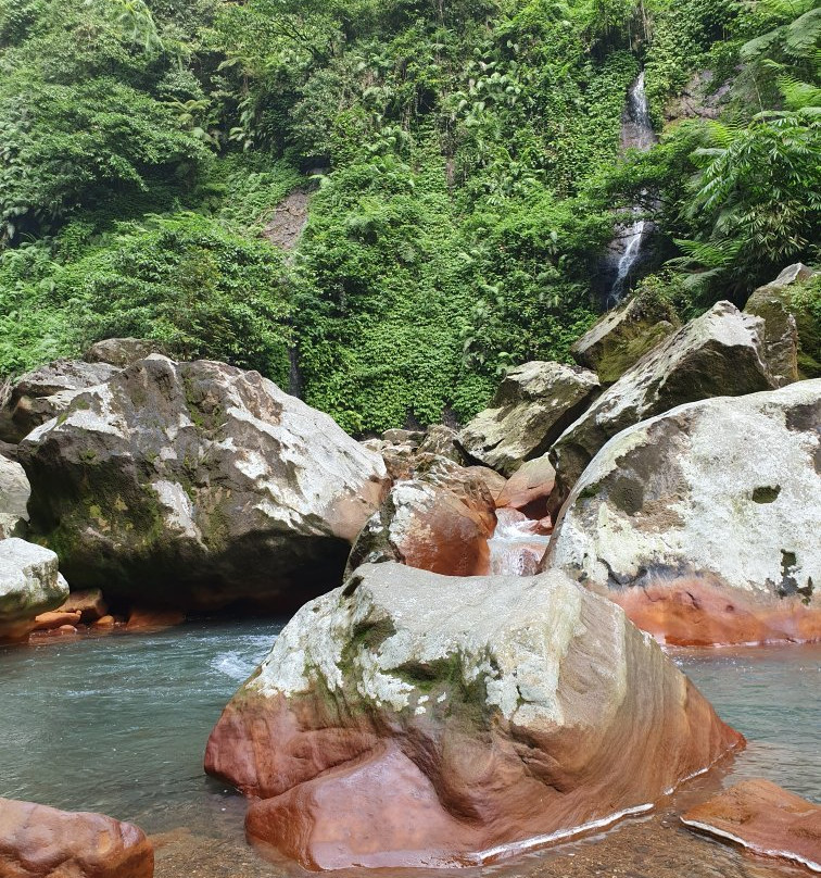 Seribu Waterfall景点图片