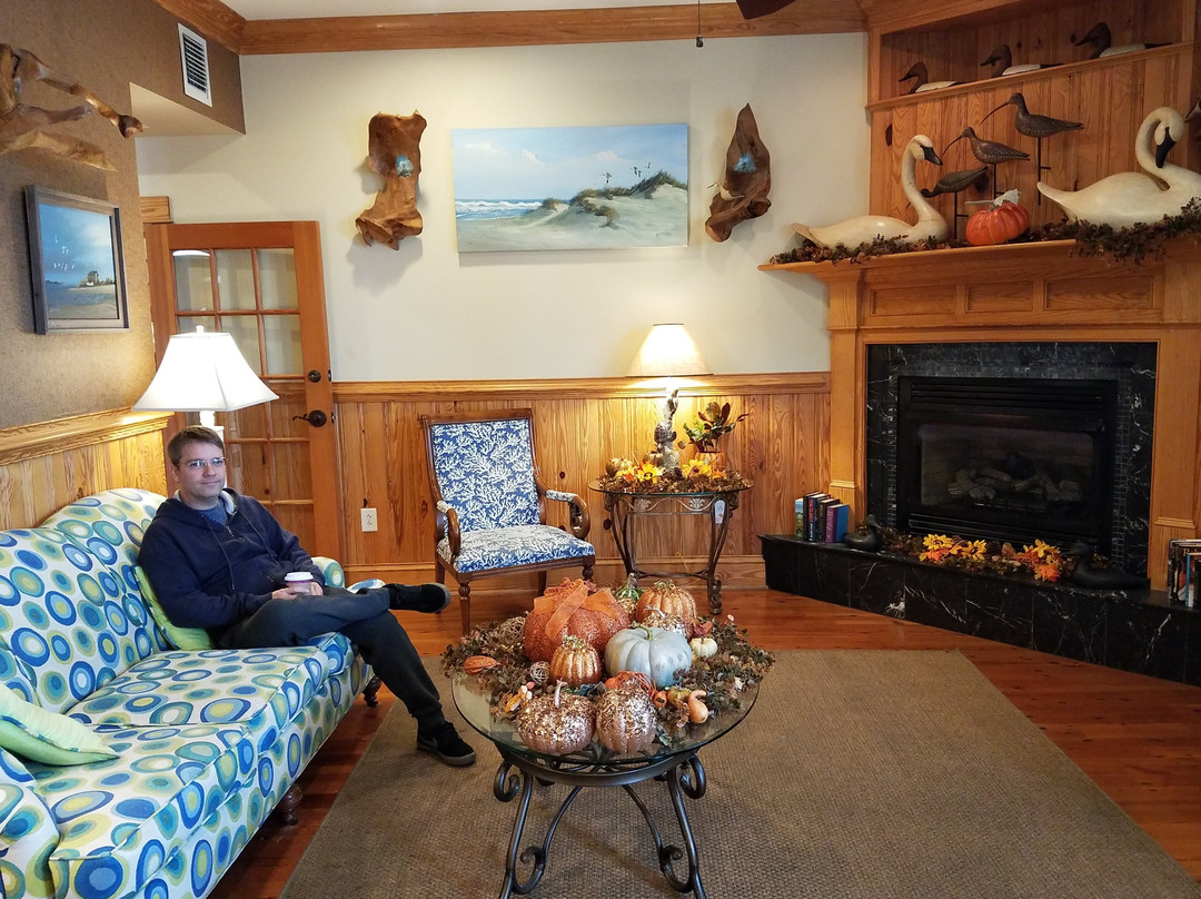 Shutters On the Banks主图