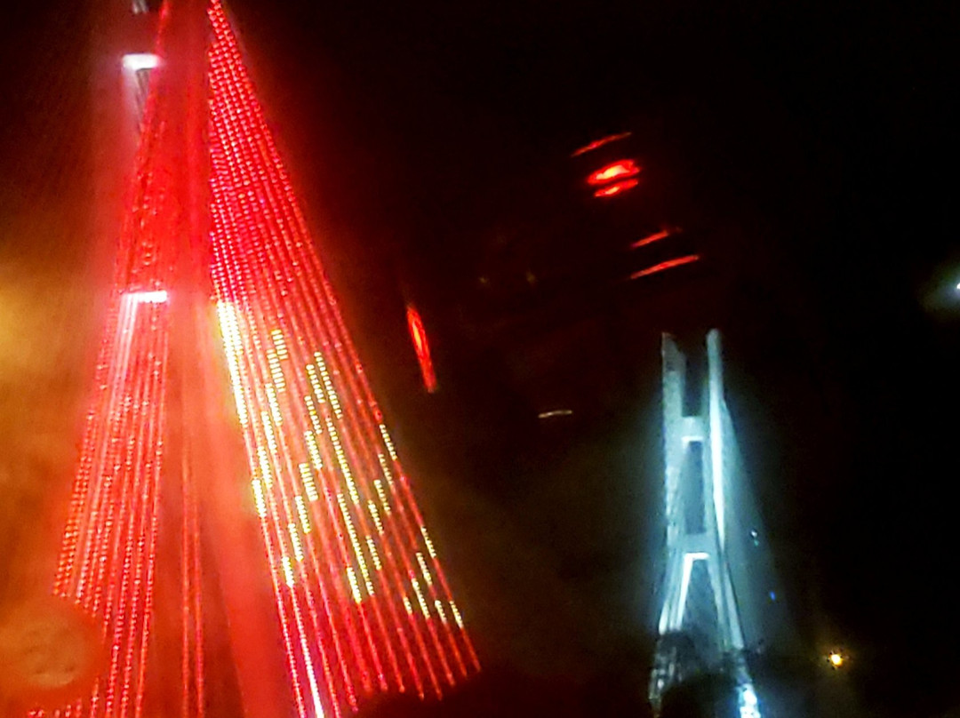 Pont Du 15 Aout 1960-布拉萨市必去景点