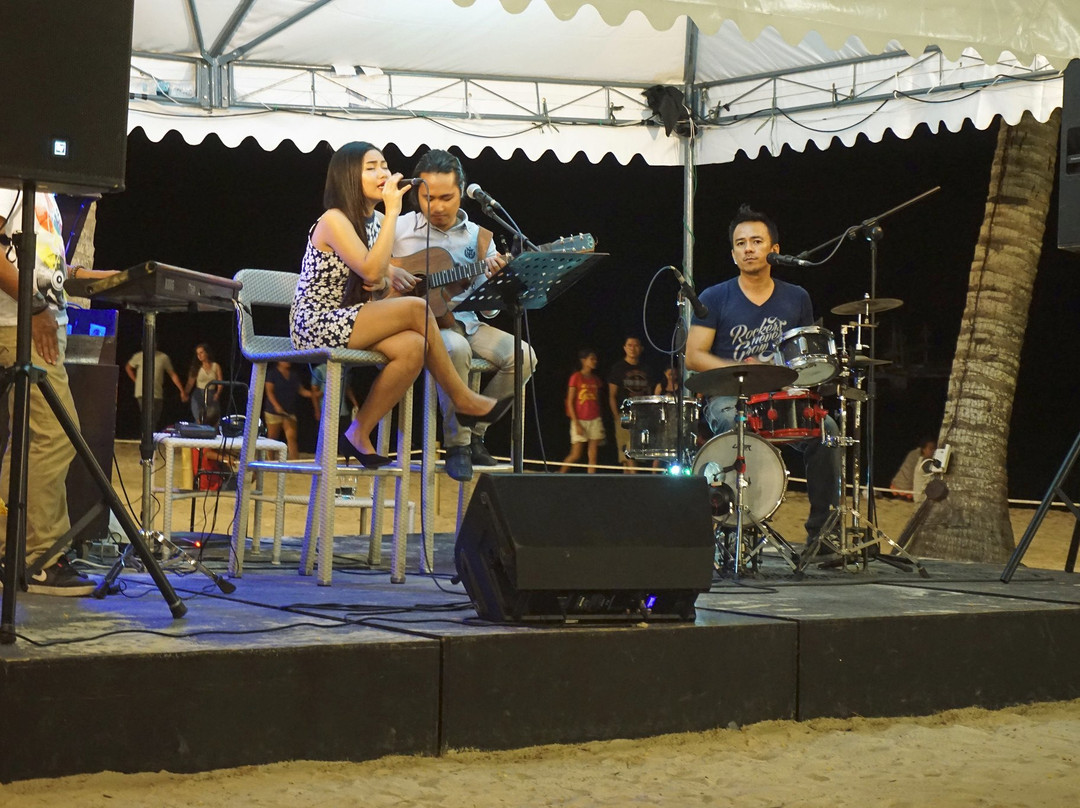 亚罗纳海滩赫纳度假酒店主图