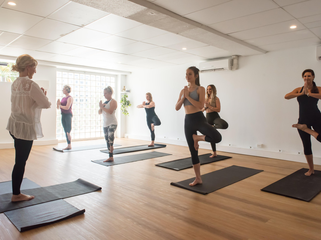 Yoga in Paradise-冲浪者天堂必去景点