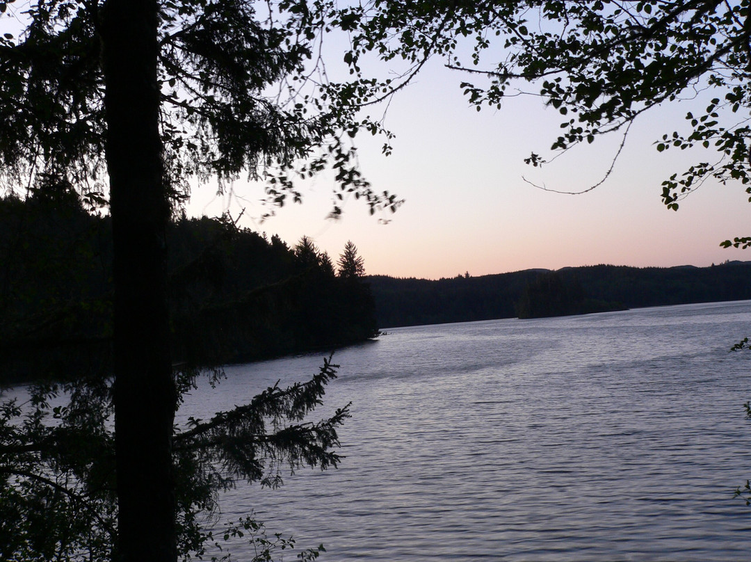 Tahkenitch Lake景点图片
