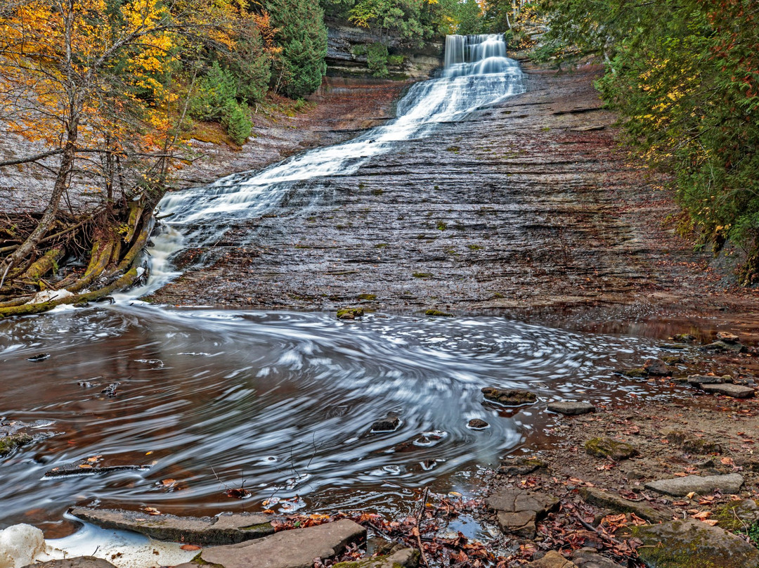 缪尼辛旅游景点-Laughing Whitefish Falls