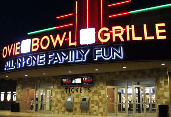 Schulman's Movie Bowl Grille景点图片