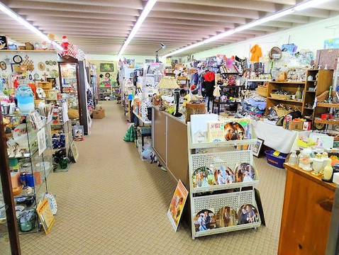 Treasures Antique Mall-库克维尔必去景点