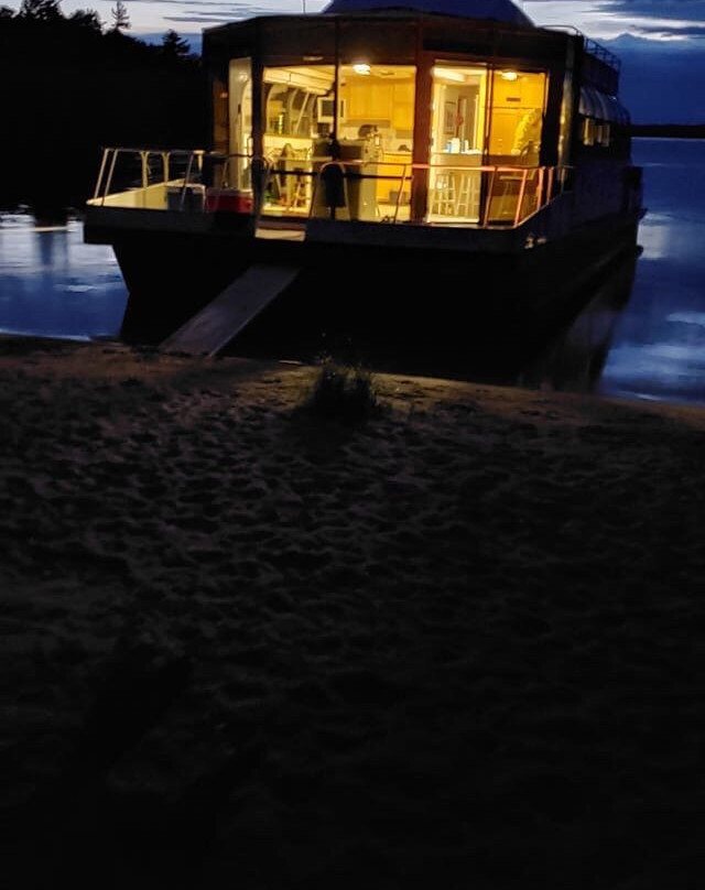 Ebel's Voyageur Houseboats景点图片
