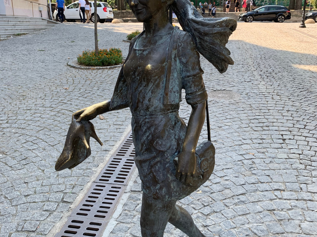 Sculpture of Lovers-基希讷乌必去景点