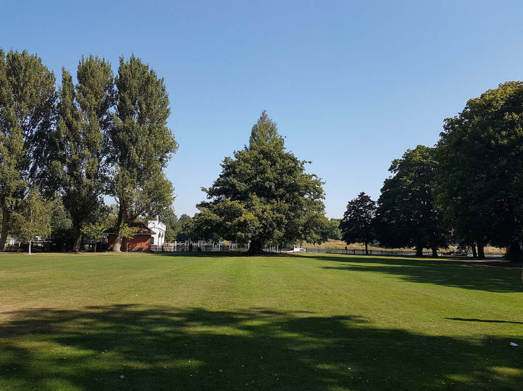 The Lensbury Resort主图