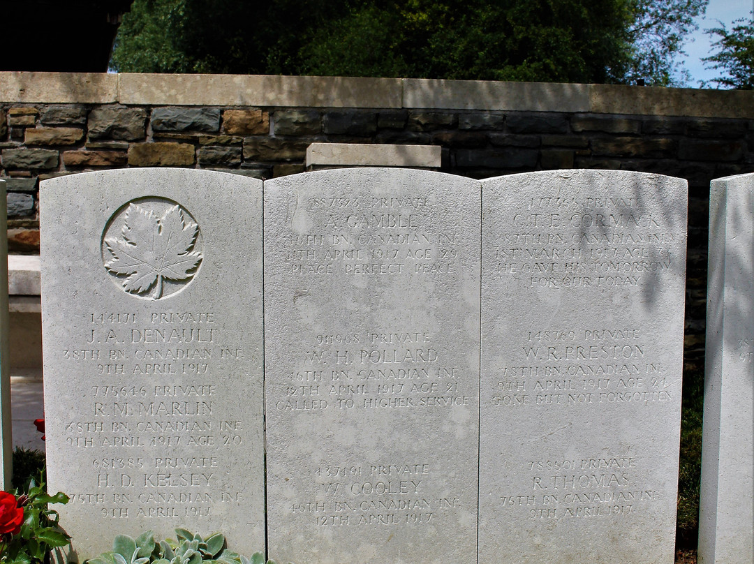 Givenchy-en-Gohelle Canadian Cemetery景点图片