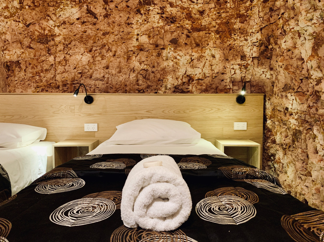 The Lookout Cave Underground Motel主图