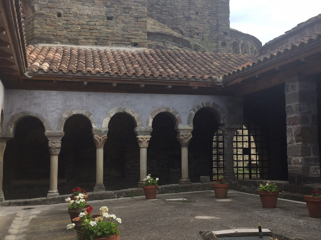 Monestir de Sant Pere de Casserres景点图片