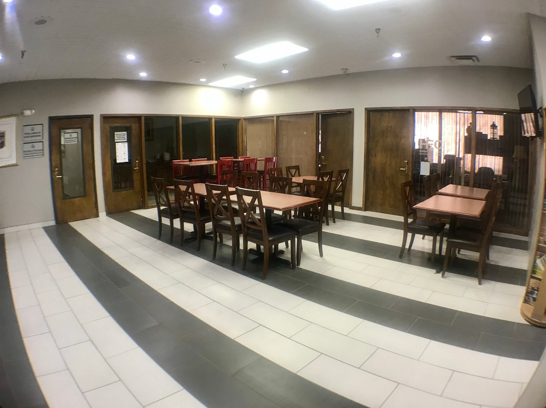 Crossroads Hotel and Huron Event Center主图