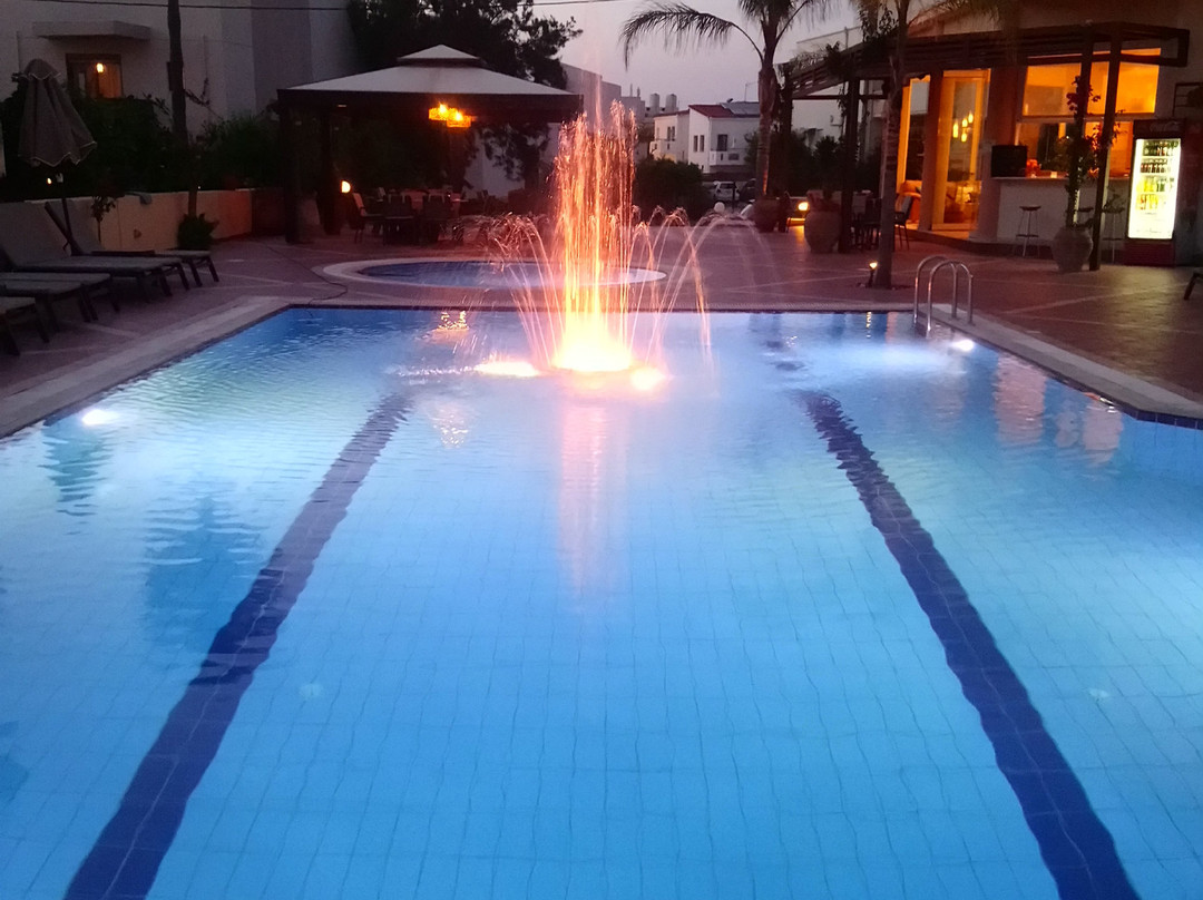 Helios Apartments主图