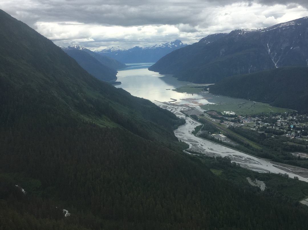 Yellowhead Heli-Tours-Stewart必去景点