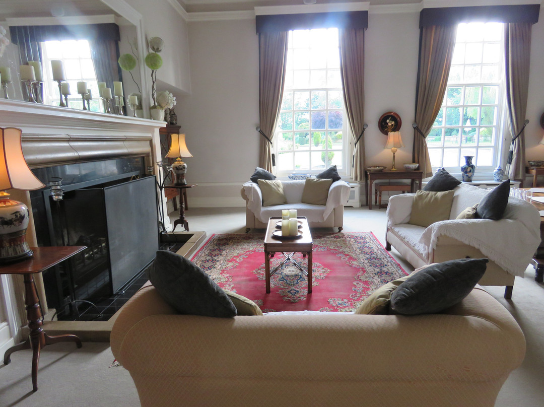 Hemswell Court主图