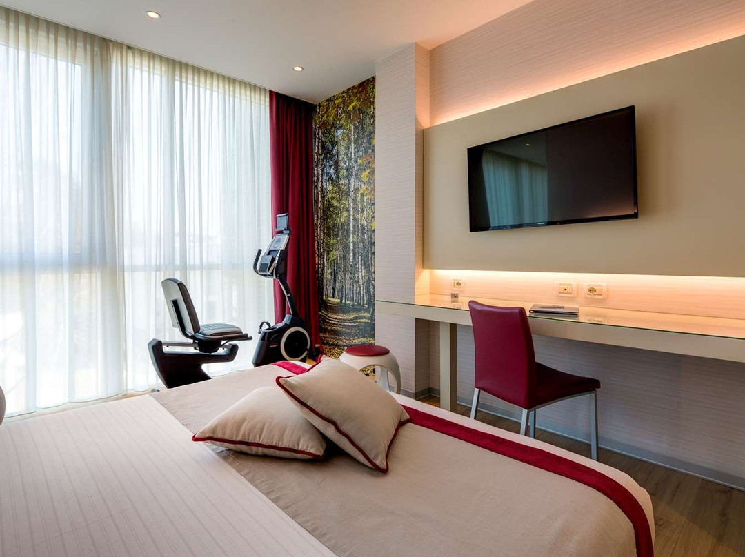 水晶皇宫酒店主图