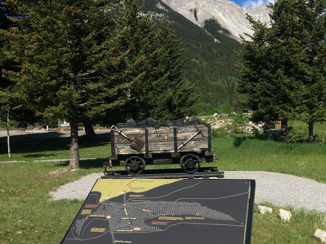 Hillcrest Mine and Cemetery-Crowsnest Pass必去景点