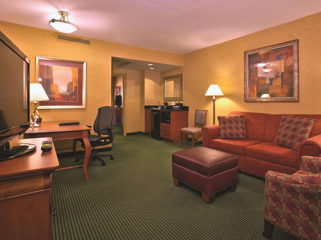 格林斯博罗机场希尔顿合博套房酒店主图