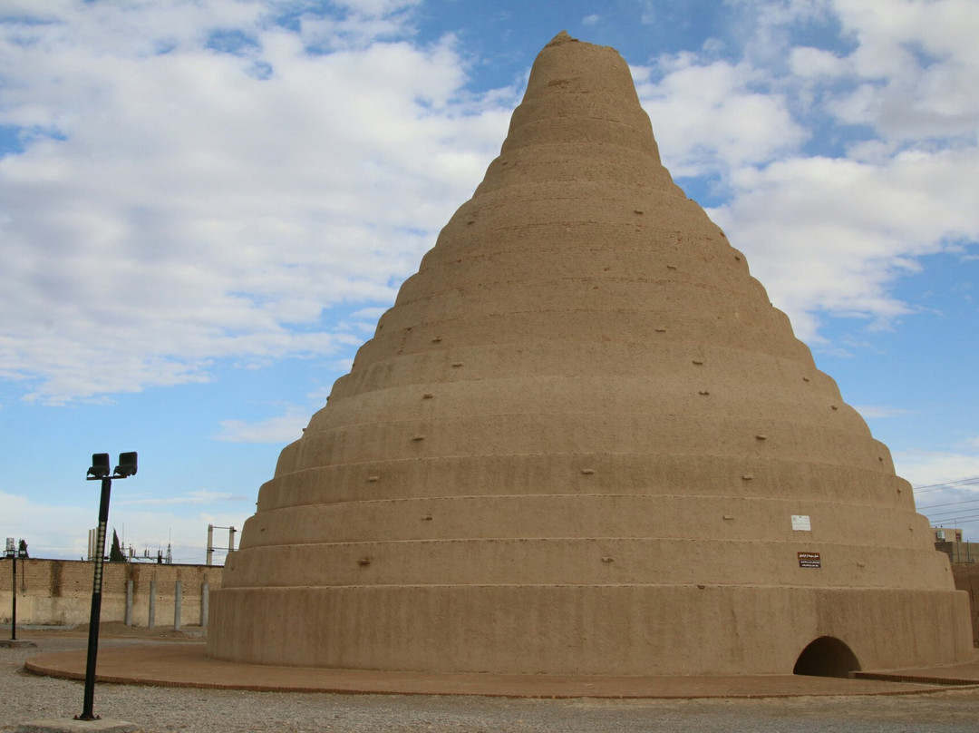 Bricked ice storage of AbarKuh景点图片