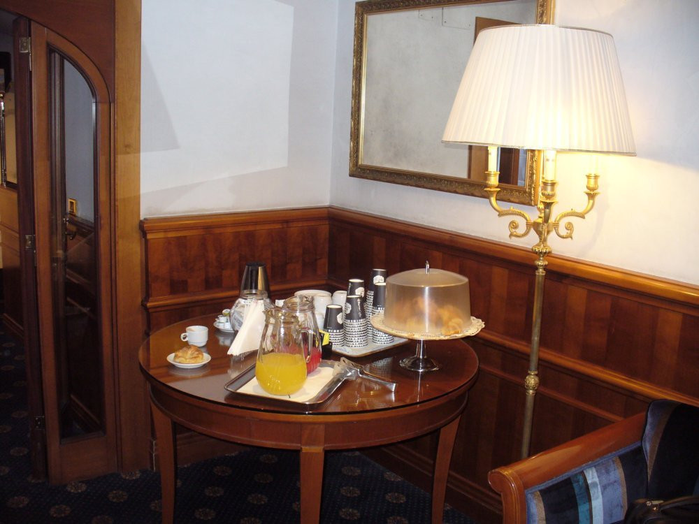 拉斐尔酒店主图