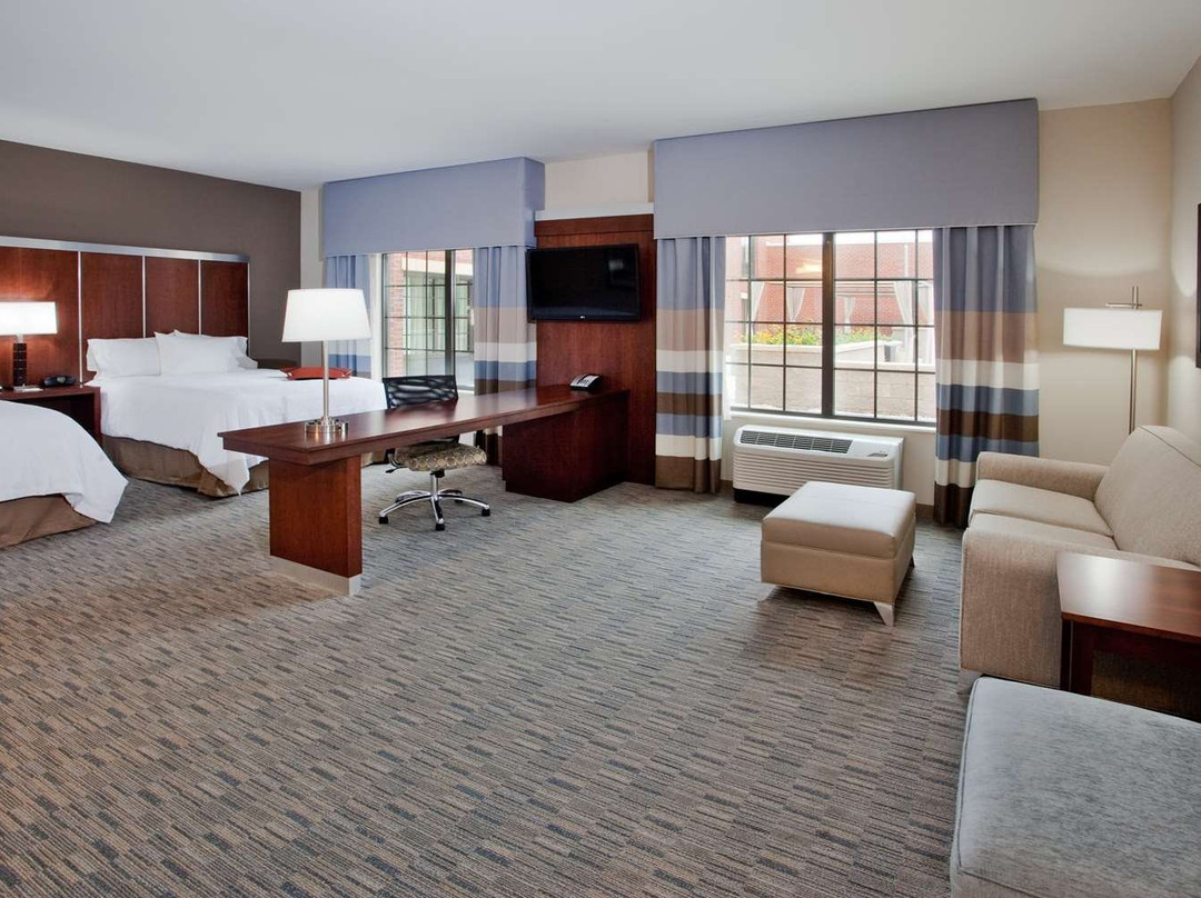 教堂山/卡尔伯罗欢朋酒店及套房主图