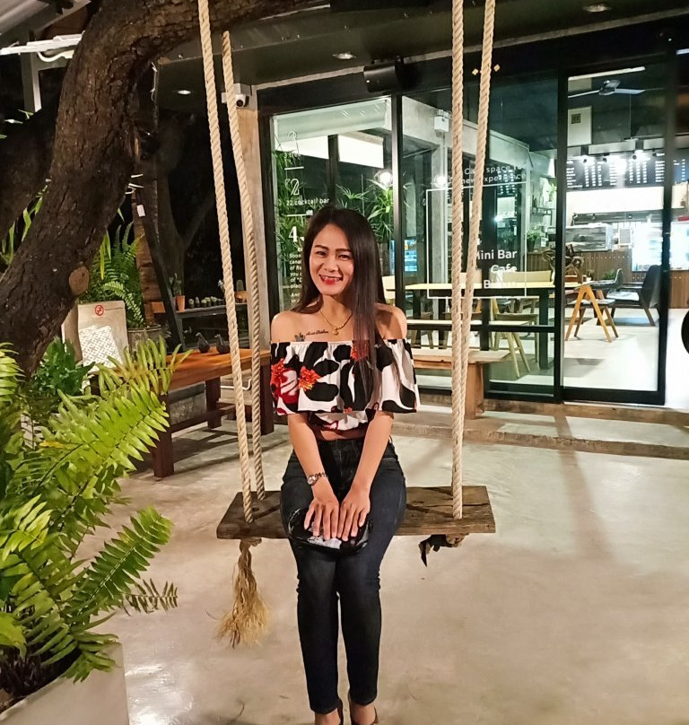 Nong Kwai餐馆和美食-324 House Bar Cafe