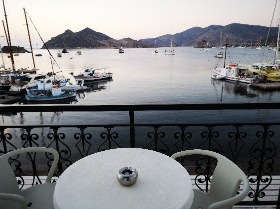 Silver Beach Hotel主图